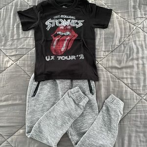 Size 5 Rolling Stones T-Short and Gray joggers (4t/5t)